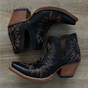 Dixon Bootie from Ariat